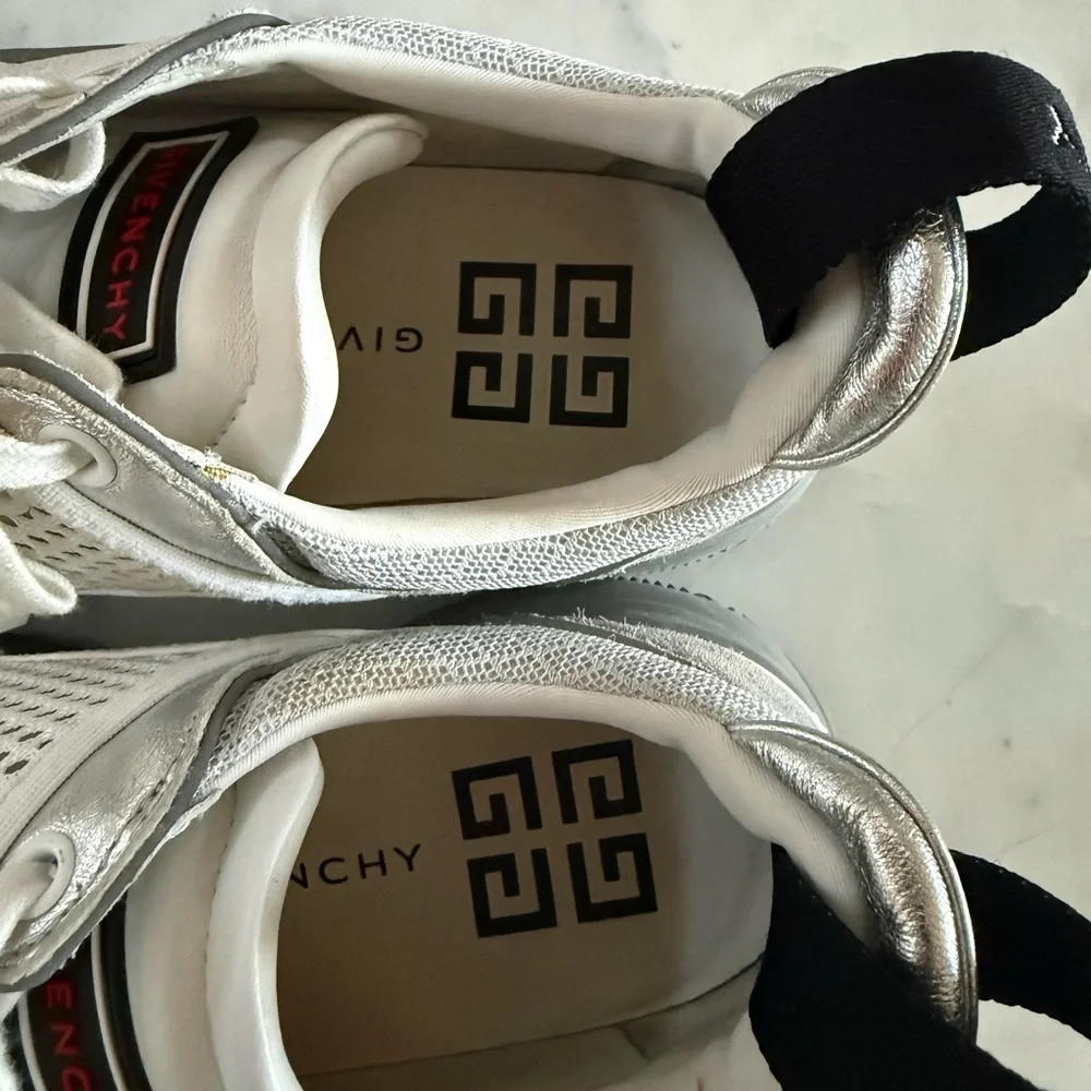 GIVENCHY Jaw Low-Top Sneakers - Picture 6 of 16